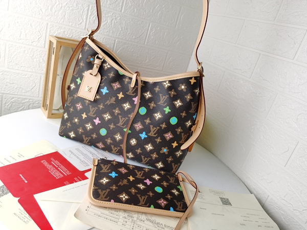 ルイヴィトンバッグ側面デザイン